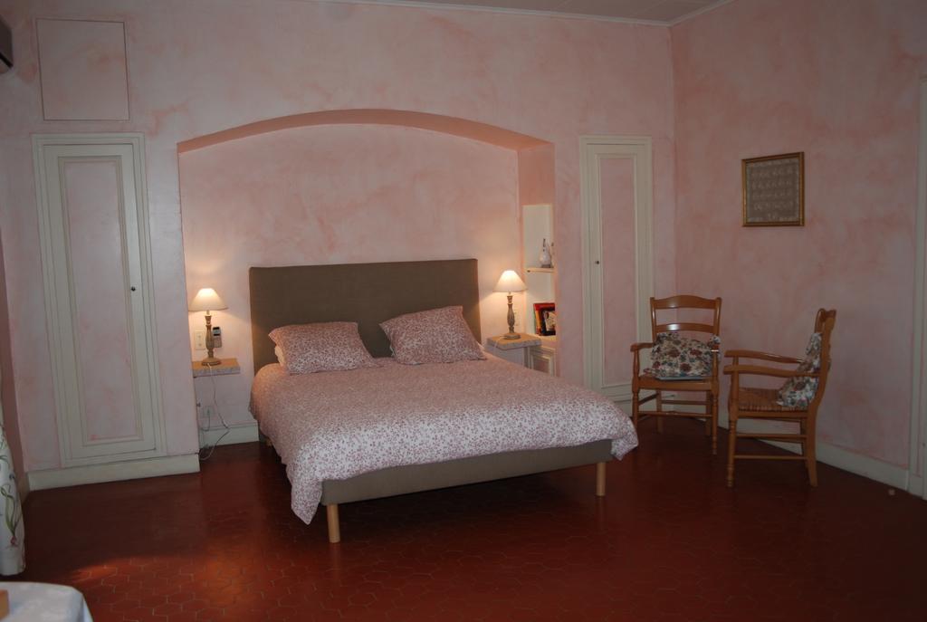 Château Cornillon Arles Quarto foto